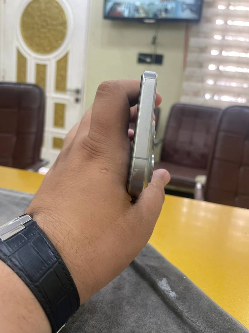 iPhone 15 Pro 256GB – Official PTA – 92% Battery 6