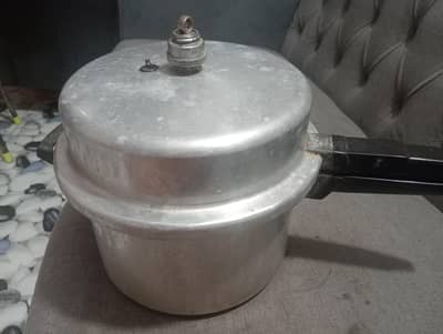 gas 3 litre cooker, prestige