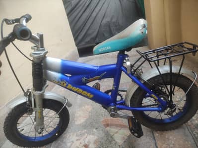 KIDS BICYCLE 9/10 WIITH GOOD CONDITION.