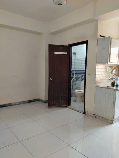 One bedroom unfurnished flat available for rent in E11 2