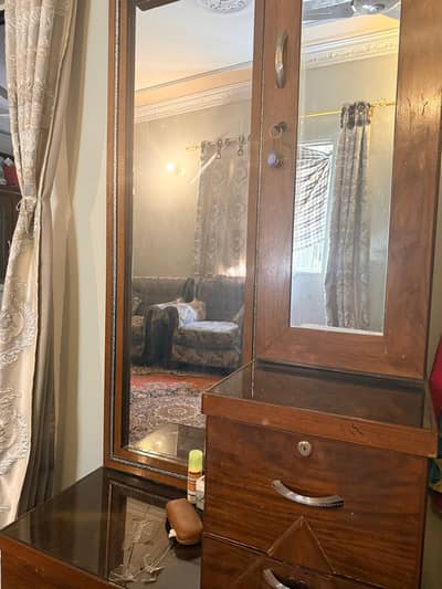 dressing table