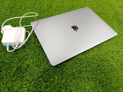 Laptop Macbook Pro 2020,13.3", Core i7, 16GB RAM, 512GB SSD
