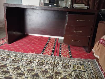 Office Table  size 2.8 *5.3