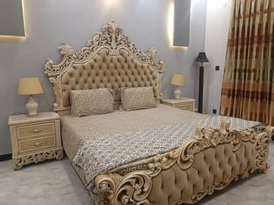 king size bed set and dressing table 10/10 condition
