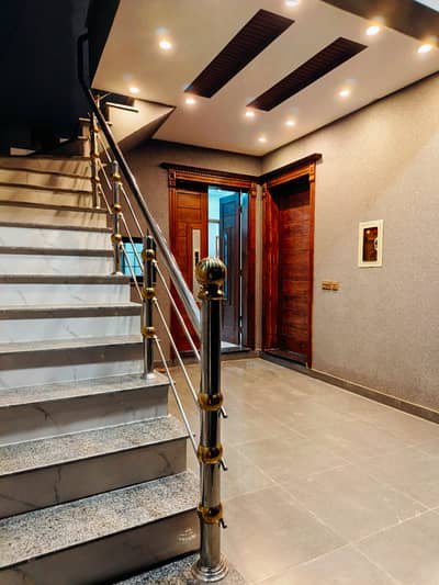 5MARLA FULL TRIPLE STORY HOUSE AVAILABLE FOR RENT IN NESHMAN IQBAL PHASE 2