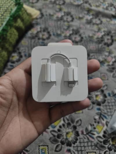 iphone 11 pro  handrfree with 3.5 mm converter