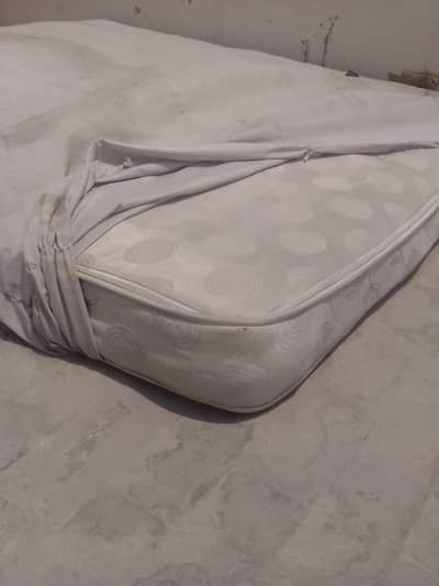 Used foam ha double bed ka lye condition bilkul saaf ha