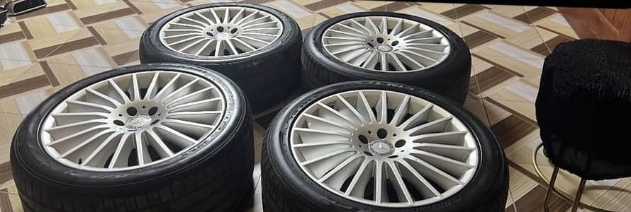 Mercedes Benz W222 19 inch with tyres