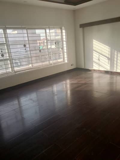 10 Marla house with basement for sale in green City