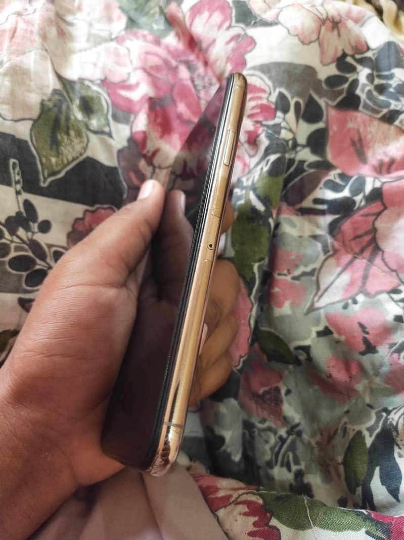 iPhone 11 Pro Max 0