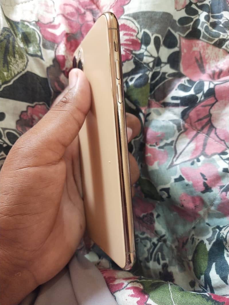 iPhone 11 Pro Max 1