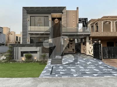 10 Marla House Near To Market & Main Boulevard For Rent Sector E Bahria Town Lahore