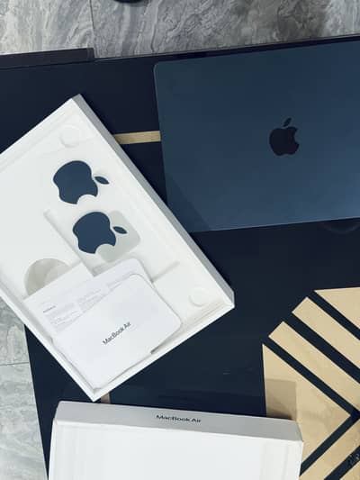 MacBook Air M2 512GB 10/10 Complete Box Pack