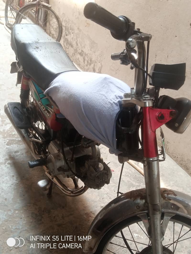 03406166121 ایک ہاتھ کی چلی ہوی گاڑی 1