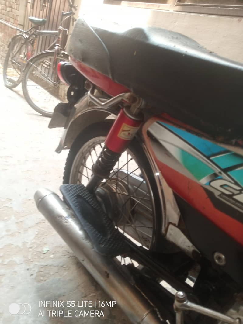 03406166121 ایک ہاتھ کی چلی ہوی گاڑی 13