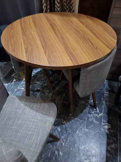 Round Table with Four Chair ZEE HOMES concept Furniture