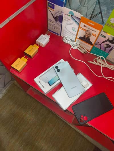 Samsung Galaxy a06 Ram 4 memory 128gb with box and charge