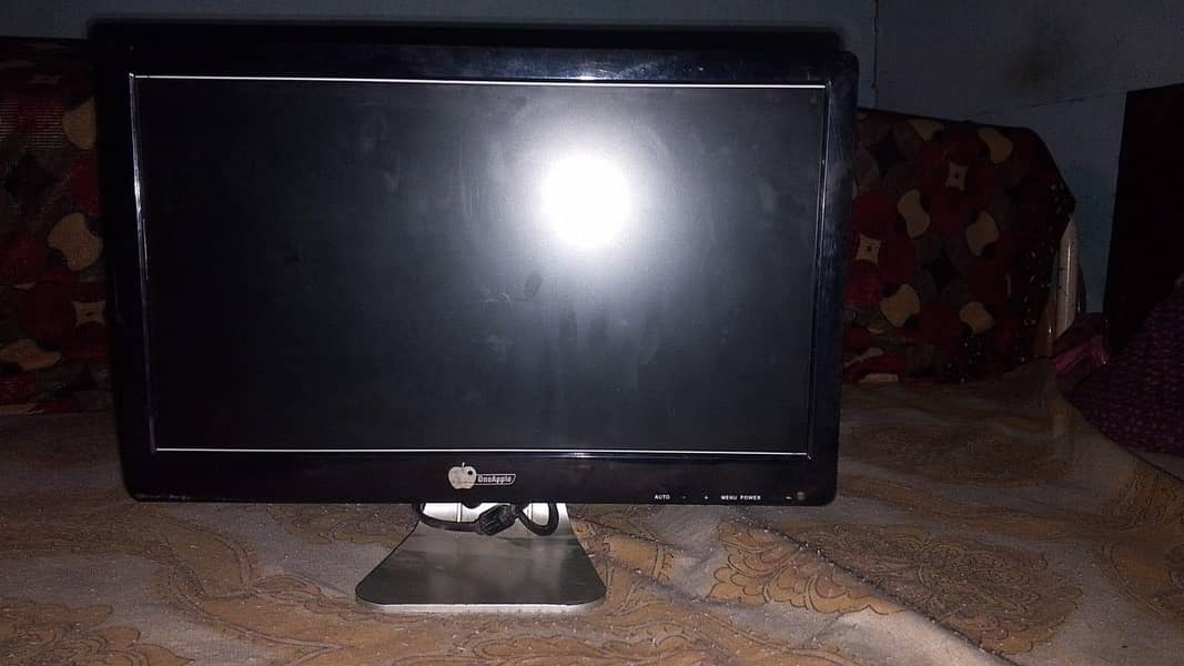 Computer L. E. D  fresh condition 2