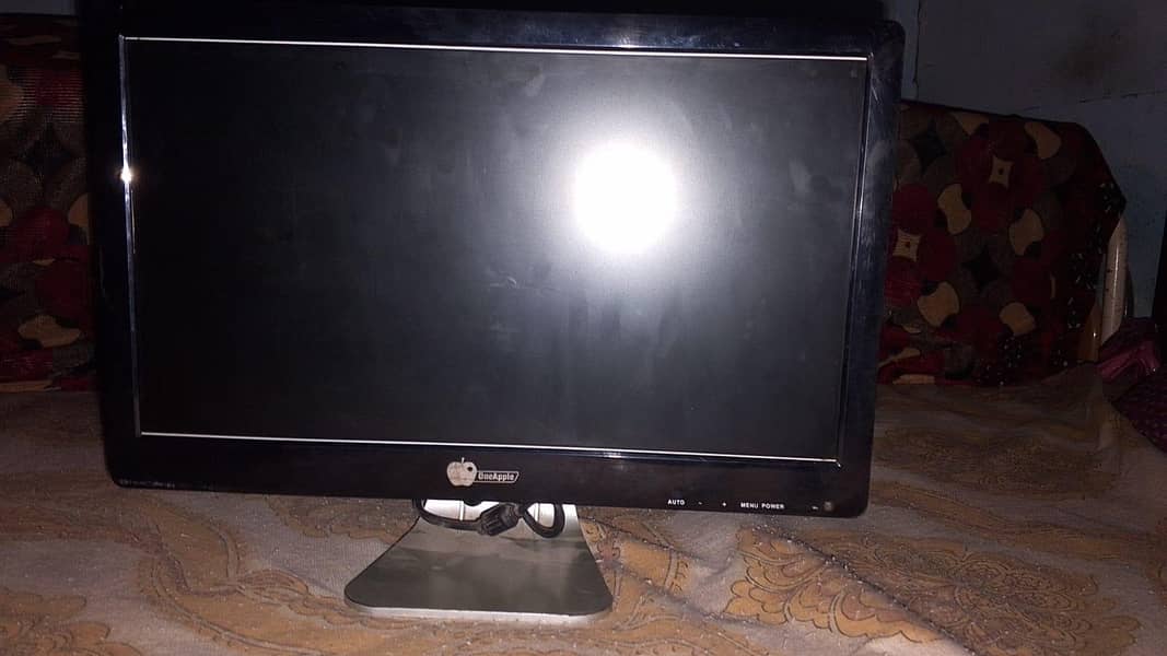 Computer L. E. D  fresh condition 3