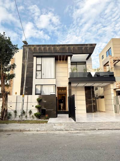 10 Marla Modern House Available For Rent On Prime Location In Bahria Town