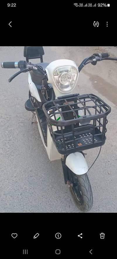 YJ ELECTRIC SCOOTY