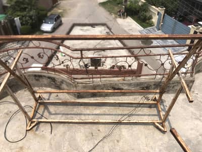 Cutting and iron industrial table with one sheet