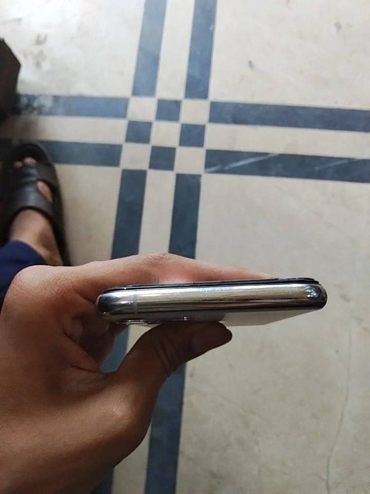 iPhone 11 Pro 2