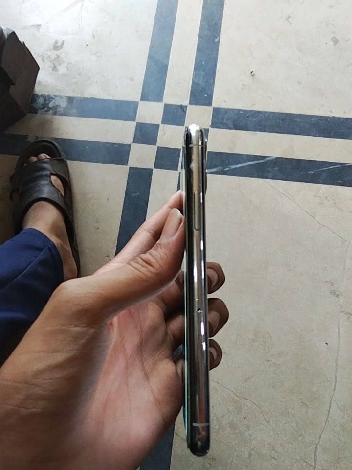 iPhone 11 Pro 4