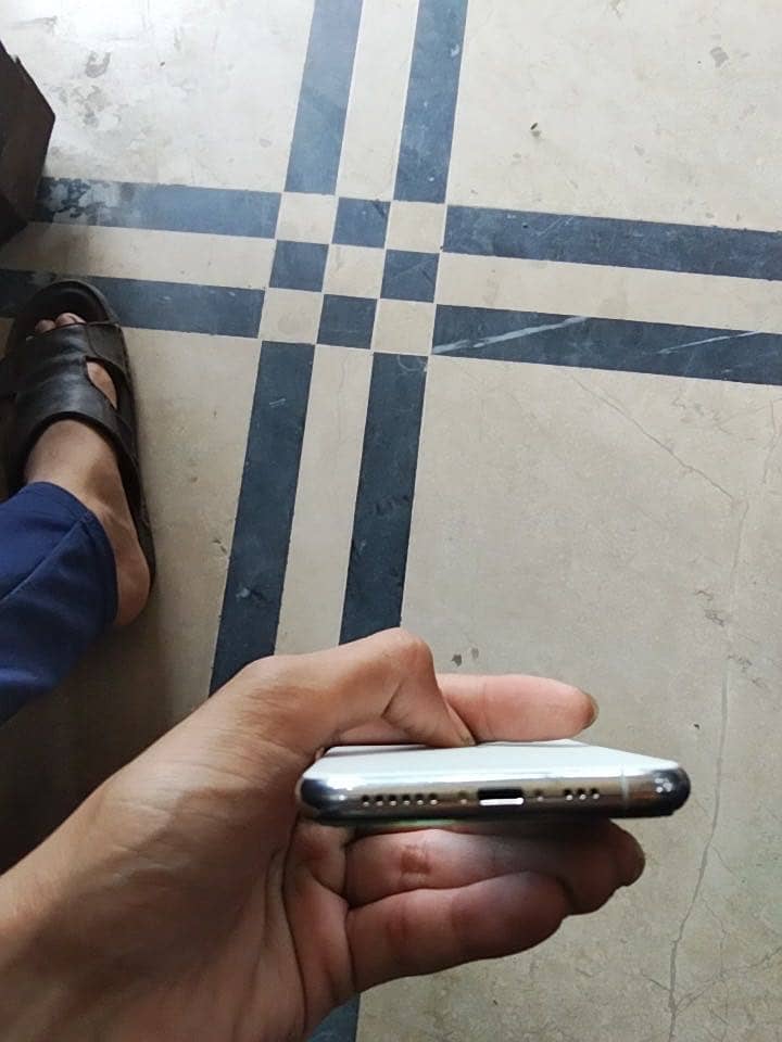 iPhone 11 Pro 6