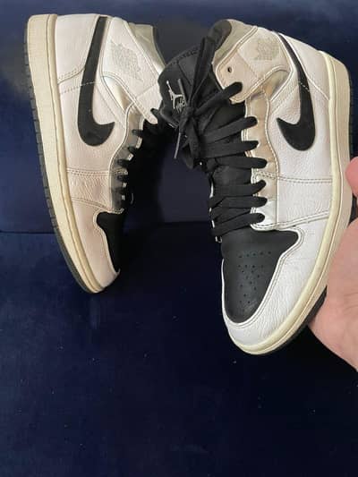 Nike Jordan 1, Adidas Samba