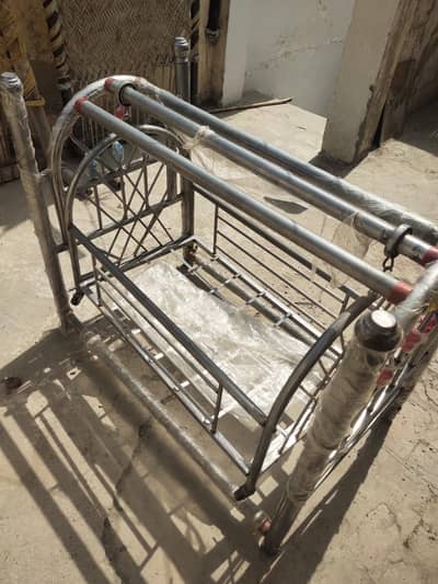 metal  jhula for kids length 5 feet  width 3 feet condition 10/10