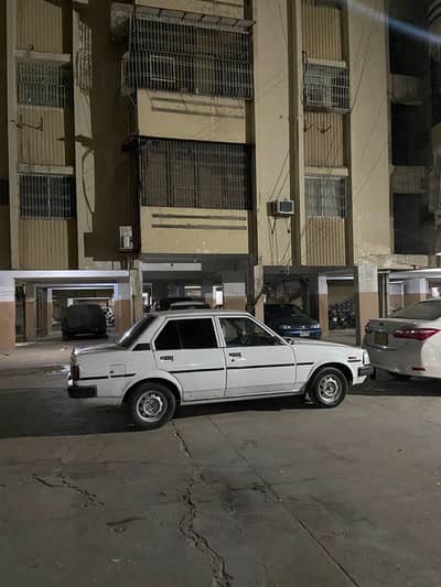 Toyota Corolla DX 1981-82 (Late 1982) ke70