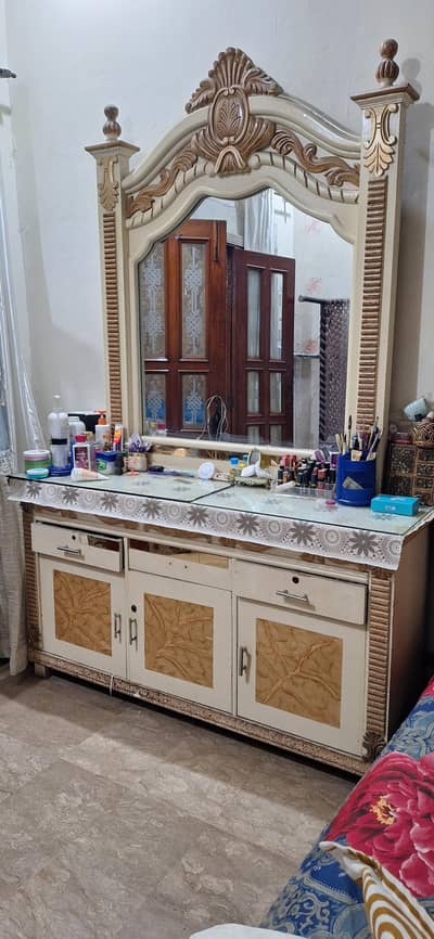 King Bed with Dressing 2 side table and 3 door Almari Urgent sell
