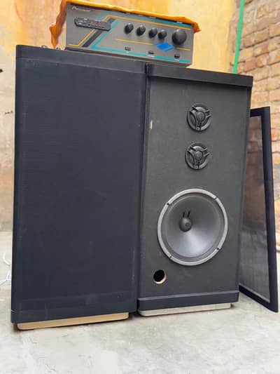speaker with amplifier