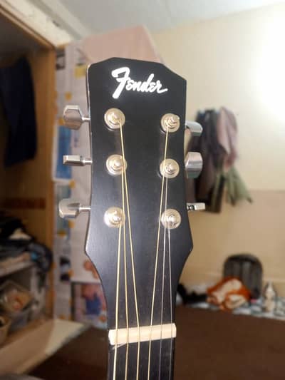 GUITAR BRANDED (FENDER) FOR SALE