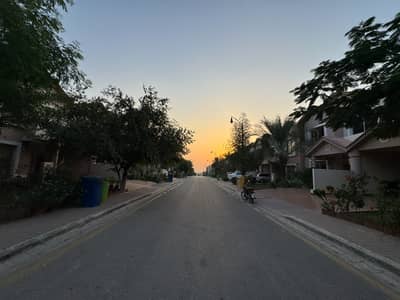 Bahria Homes 152 Sq Yd Villa For Sale Precinct-11B. 3 Bedrooms | Drawing, Dining, Closed Italian Kitchen & TV Lounge. Near Entrance | Near Murree Point | Huge Greenbelt | Close to Parks, Mosques & Shopping Gallery. Just 8 Min Drive from Main Gate.