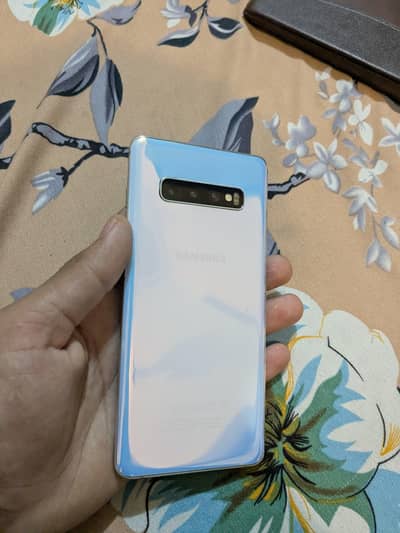 SAMSUNG S10 PLUS