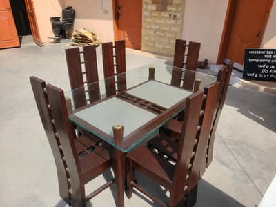 Dining table for sale