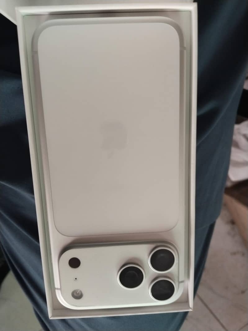 iphone 17 pro max 1