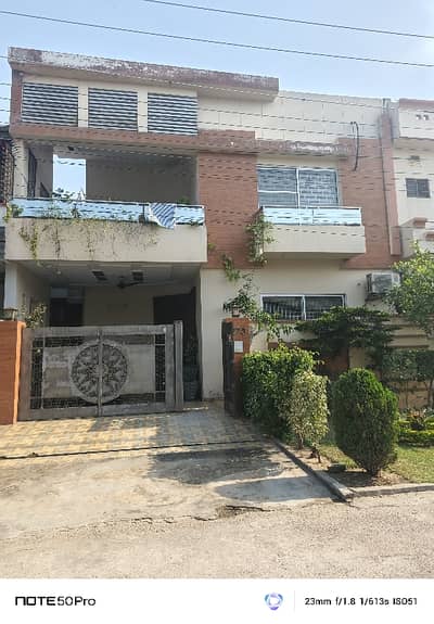 6 Marla Used House Available in DC Colony