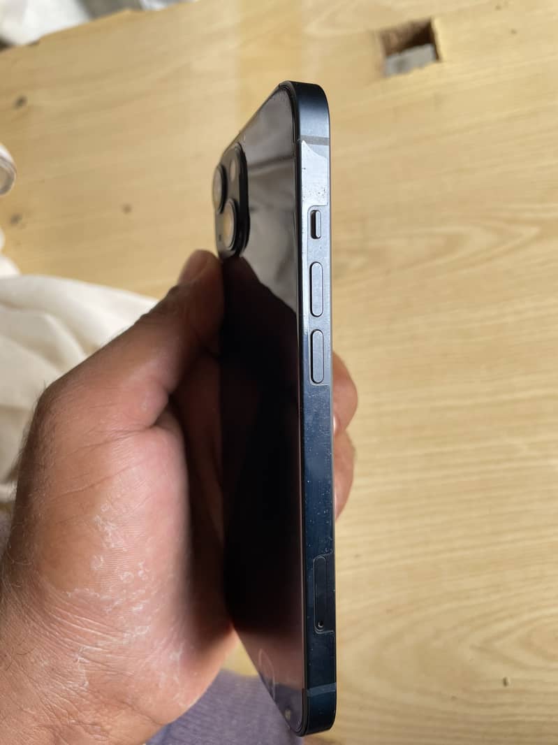 Apple iPhone 13 4