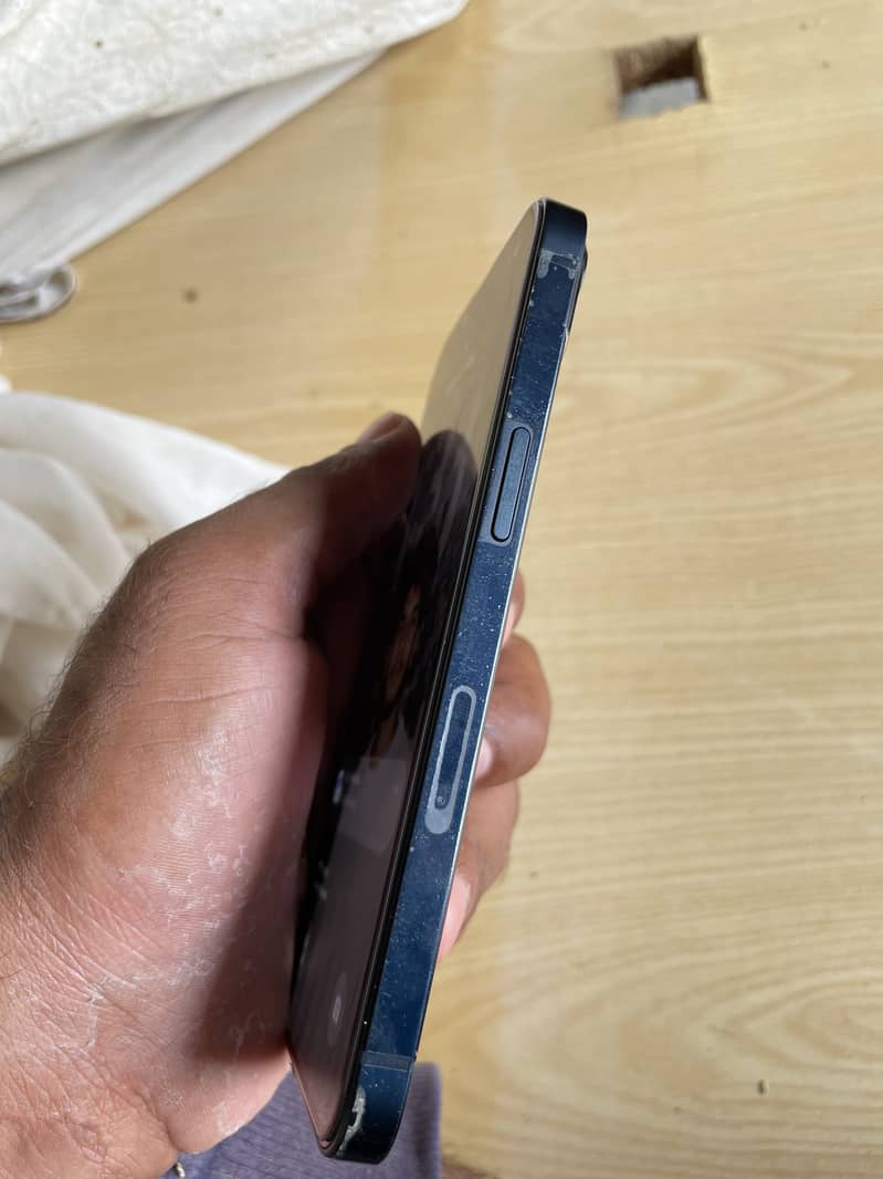 Apple iPhone 13 5