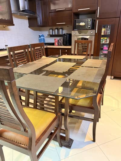 Dining table for 6 persons