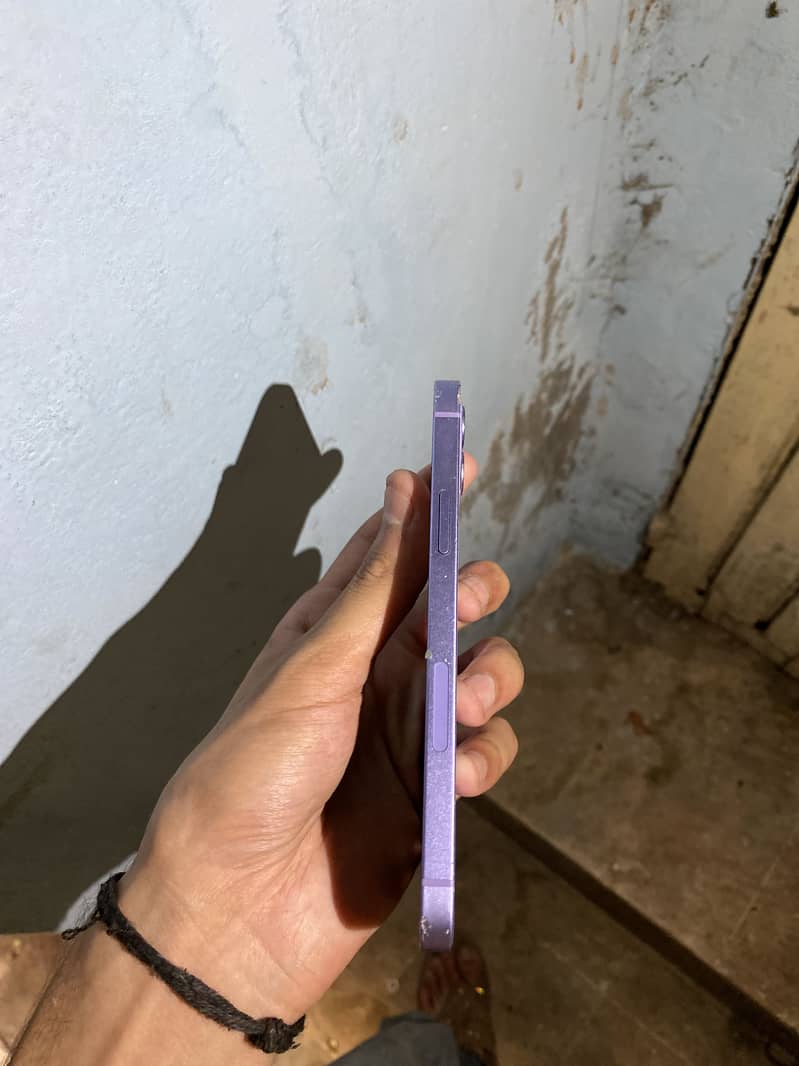 iPhone 12 4