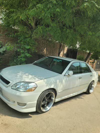 Toyota  mar11 grandi    2002     urgent  for sale
