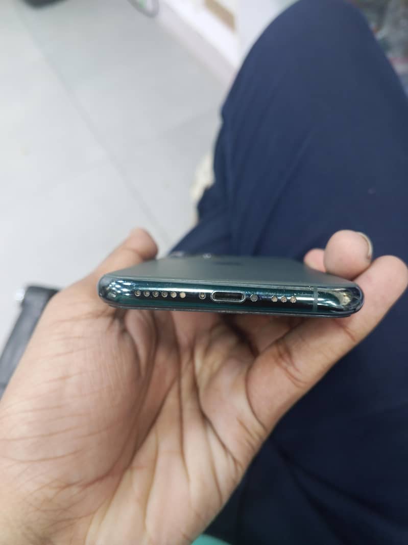 iphone 11 pro 4