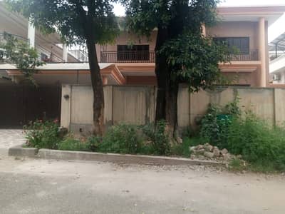 I-8 One Kanal Double Storey House For Rent.