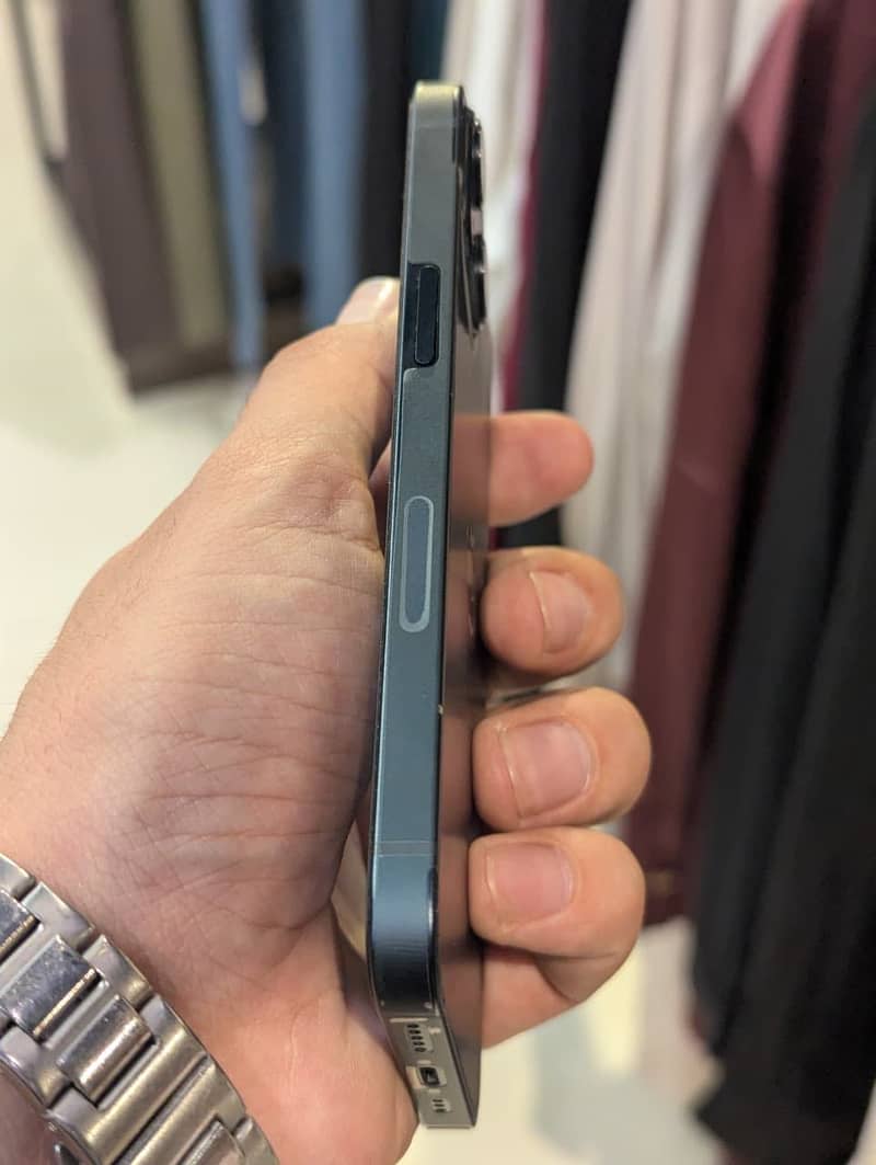 iPhone 13 JV 0