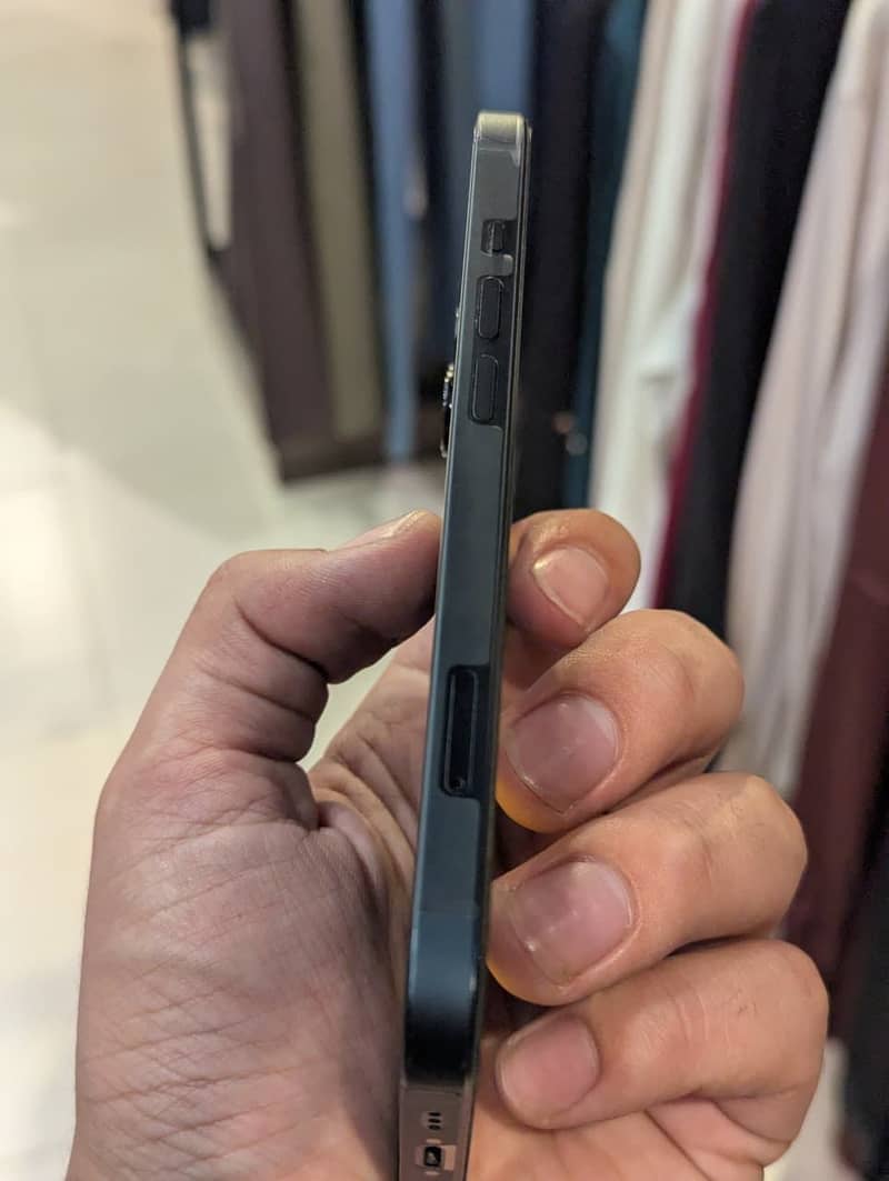 iPhone 13 JV 4