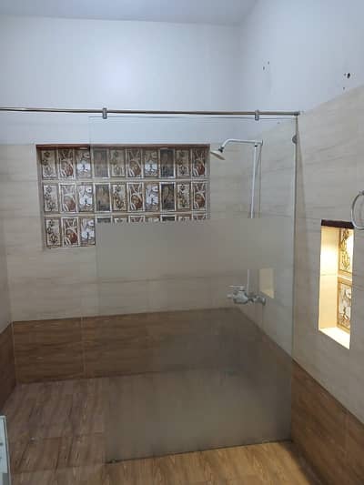 DEFENCE 500 YARDS GROUND FLOOR PORTION FOR RENT SEPARATE GATE